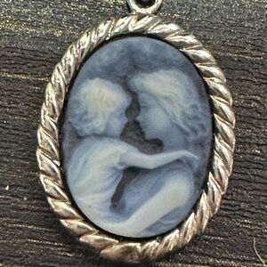 Elegant Silver Cameo Mother and Child Pendant Necklace